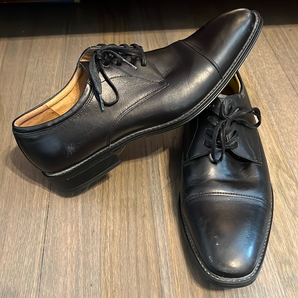 Men’s black dress shoes